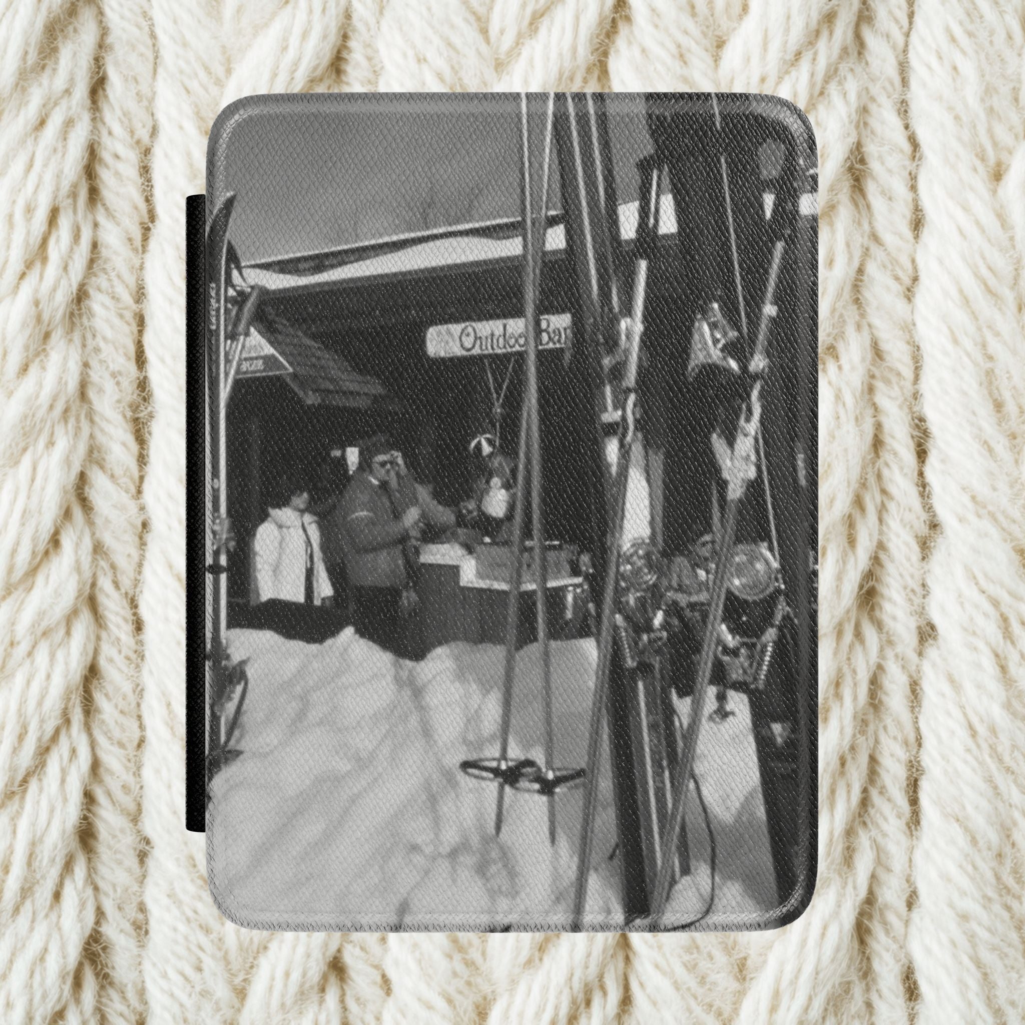 Vail Village Scene Kindle Case | Retro Ski Equipment, Snowy Cabin | monochome American | Unique gift